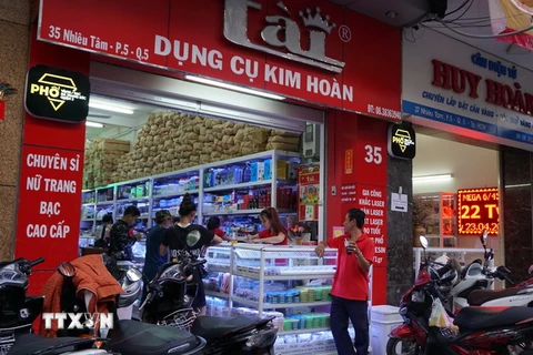 Cửa hàng kinh doanh dụng cụ chế tác kim hoàn trên đường Nhiêu Tâm, TP. Hồ Chí Minh. (Ảnh: Phương Vy/TTXVN)