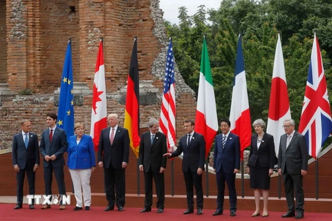 Nguyên thủ các nước chụp ảnh chung tại hội nghị. (Nguồn: AFP/TTXVN)