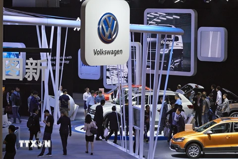 Gian hàng của Volkswagen tại Triển lãm Công nghiệp Ôtô Quốc tế Thượng Hải, Trung Quốc, ngày 19/4. (Nguồn: EPA/TTXVN)