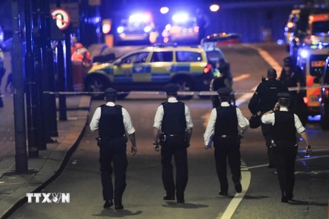 [Video] Cảnh sát Anh xác nhận vụ đâm xe tải ở London là khủng bố