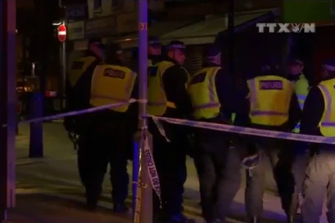 [Video] Cảnh sát Anh phản ứng kịp thời trong vụ tấn công ở London