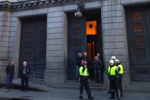 Lực lượng an ninh Argentina phong tỏa trụ sở Thượng viện sau khi báo động có bom. (Nguồn: ban.jo)