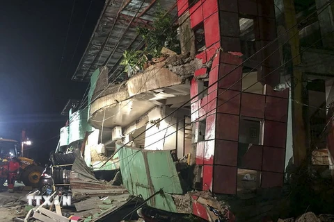 Cảnh đổ nát sau trận động đất ở thị trấn Kananga thuộc đảo Leyte, Philippines ngày 6/7. (Nguồn: EPA/TTXVN)