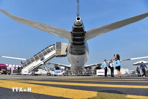 Máy bay Airbus A350-1000 XWB được trưng bày tại triển lãm Hàng không Paris ngày 21/6. (Nguồn: AFP/TTXVN)