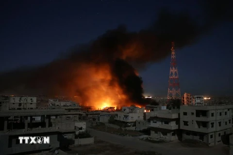 Khói bốc lên sau cuộc không kích ở Daraa ngày 9/6. (Nguồn: AFP/TTXVN)