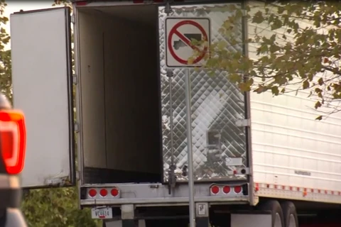 [Video] Mỹ phát hiện 8 người tử vong trong một xe tải lớn