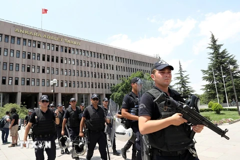 Cảnh sát Thổ Nhĩ Kỳ tại Ankara ngày 4/7. (Nguồn: AFP/TTXVN)
