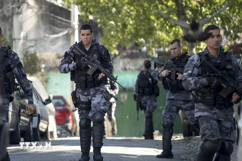 Cảnh sát Brazil tuần tra tại Rio de Janeiro ngày 17/7. (Nguồn: AFP/TTXVN)