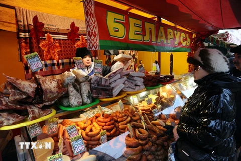 Một cửa hàng thực phẩm ở Saint Petersburg. (Nguồn: AFP/TTXVN)