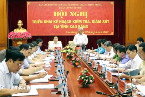 Đồng chí Uông Chu Lưu phát biểu tại buổi làm việc với Tỉnh ủy Cao Bằng. (Ảnh: Quốc Đạt/TTXVN)