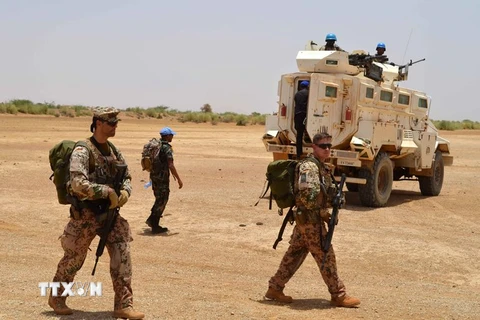 Binh sỹ thuộc Phái bộ Liên hợp quốc tại Mali tuần tra tại Fafa. (Nguồn; AFP/TTXVN)