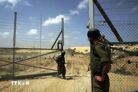Binh sỹ Israel đóng cửa biên giới với dải Gaza ngày 31/5/2007. (Nguồn: AFP/TTXVN)
