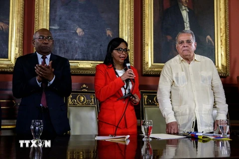 Chủ tịch Quốc hội Venezuela Delcy Rodriguez (giữa) tại lễ nhậm chức ở Caracas ngày 4/8. (Nguồn: AFP/TTXVN)