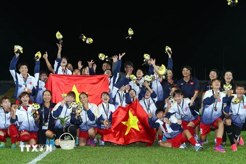 [Photo] Tuyển bóng đá nữ Việt Nam tận hưởng khoảnh khắc chiến thắng