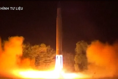 [Video] Tên lửa Triều Tiên vỡ làm 3 trước khi rơi xuống biển Nhật Bản
