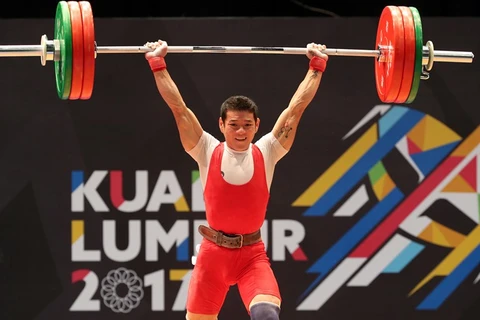  VĐV Thạch Kim Tuấn (Việt Nam) thi đấu chung kết nội dung Cử tạ hạng 56 kg nam (Ảnh: Quốc Khánh/TTXVN) 