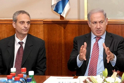 Thủ tướng Benjamin Netanyahu và cựu Bộ trưởng Khoa học Eliezer Sandberg. (Nguồn: timesofisrael.com)