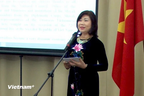 Đại sứ Hồ Đắc Minh Nguyệt phát biểu tại Lễ kỷ niệm. (Ảnh: Đại sứ quán Việt Nam tại Slovakia)