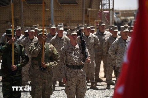 Binh sĩ Mỹ và Afghanistan tại Lashkar Gah, tỉnh Helmand, Afghanistan ngày 29/4. (Nguồn: AFP/TTXVN)
