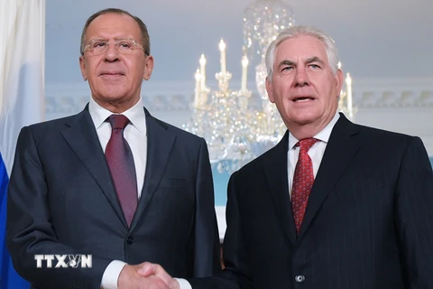 Ngoại trưởng Nga Sergei Lavrov (trái) và người đồng cấp Mỹ Rex Tillerson. (Nguồn: AFP/TTXVN)