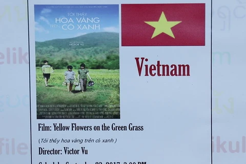 Poster của bộ phim "Tôi thấy hoa vàng trên cỏ xanh" tại Ottawa. (Ảnh: Trường Giang/Vietnam+)