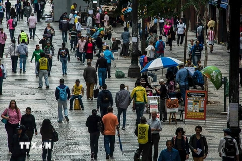Người dân tại thành phố Sao Paulo, Brazil. (Nguồn: AFP/TTXVN)