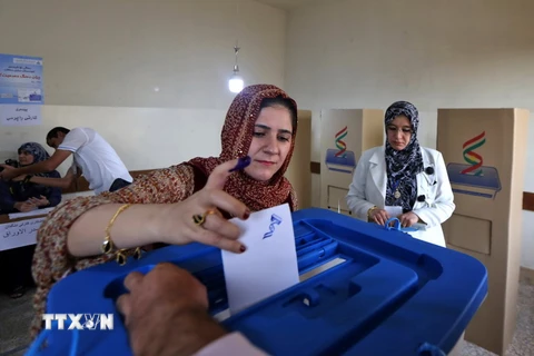 Người Kurd bỏ phiếu tham gia cuộc trưng cầu ý dân ở tỉnh Arbil, thủ phủ Khu tự trị người Kurd, miền bắc Iraq ngày 25/9. (Nguồn: AFP/TTXVN)