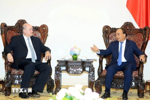 Thủ tướng Nguyễn Xuân Phúc tiếp Bộ trưởng Bộ Ngoại thương và Đầu tư nước ngoài Cuba Rodrigo Malmierca Diaz đang thăm làm việc tại Việt Nam. (Ảnh: Thống Nhất/TTXVN)