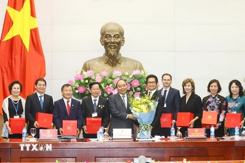 Thủ tướng Nguyễn Xuân Phúc và các đại biểu. (Ảnh: Thống Nhất/TTXVN)