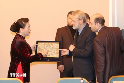 Chủ tịch Quốc hội Nguyễn Thị Kim Ngân tiếp Chủ tịch Quốc hội Cộng hòa Hồi giáo Iran Ali Ardeshi Larijani. (Ảnh: Trọng Đức/TTXVN)