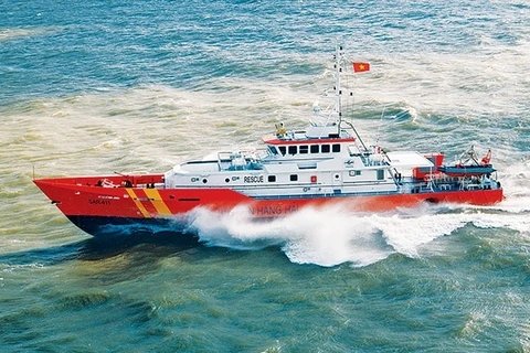 Tàu SAR 411 được điều đi cứu nạn ba thuyền viên mất tích. (Nguồn: nhandan.com.vn)