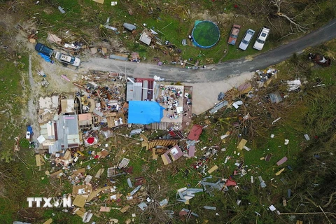 Cảnh hư hại sau bão Maria ở Catano, Puerto Rico ngày 21/9. (Nguồn: AFP/TTXVN)