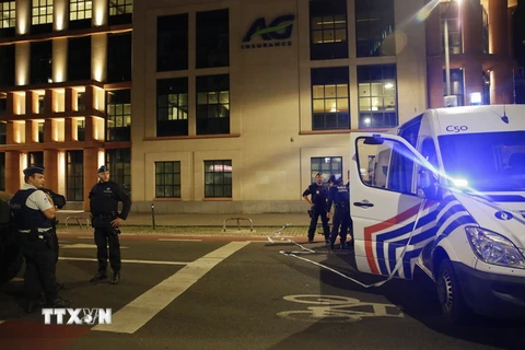  Cảnh sát phong tỏa hiện trường vụ tấn công ở Brussels. (Nguồn: THX/TTXVN)