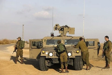 Binh lính Israel tuần tra tại khu vực gần biên giới với dải Gaza ngày 30/10. (Nguồn: AFP)