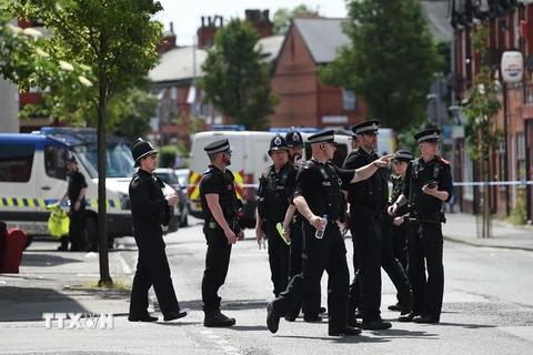 Cảnh sát Anh tăng cường an ninh tại Manchester ngày 27/5. (Nguồn: AFP/TTXVN)