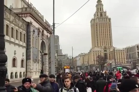Hàng nghìn người tại thủ đô Moskva phải sơ tán do cảnh báo có bom ở nhiều địa điểm công cộng. (Nguồn: thesun.co.uk)