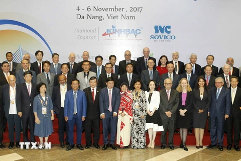 Các Trưởng đoàn và các đại biểu dự phiên toàn thể Kỳ họp lần thứ tư Hội đồng Tư vấn Kinh doanh APEC. (Nguồn: TTXVN)
