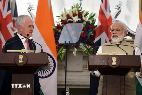 Thủ tướng Australia Malcolm Turnbull (trái) và người đồng cấp Ấn Độ Narendra Modi (phải) tại cuộc họp báo ở New Delhi, Ấn Độ ngày 10/4. (Nguồn: EPA/TTXVN)