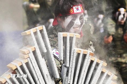 Binh sỹ Hàn Quốc thao diễn các kỹ năng quân sự. Ảnh minh họa. (Nguồn: YONHAP/TTXVN)