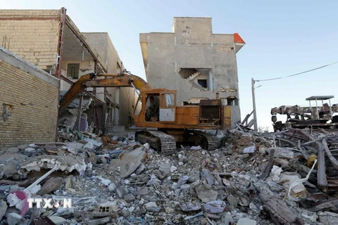 Cảnh đổ nát sau trận động đất ở Kermanshah, Iran ngày 14/11. (Nguồn: AFP/TTXVN)