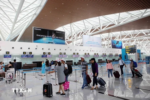 Khách quốc tế tại Nhà ga hành khách quốc tế - Cảng hàng không quốc tế Đà Nẵng. (Ảnh: Trần Lê Lâm/TTXVN)