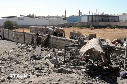 Cảnh đổ nát sau các vụ không kích tại Sanaa ngày 9/12. (Nguồn: THX/TTXVN)