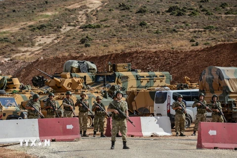 Binh sỹ Thổ Nhĩ Kỳ được điều động tới khu vực biên giới gần Reyhanli thuộc Hatay, sẵn sàng triển khai tới tỉnh Idlib thuộc Syria ngày 10/10/2017. (Nguồn: AFP/TTXVN)