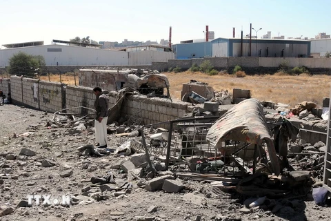Cảnh đổ nát sau các vụ không kích, tiêu diệt các phần tử al-Qaeda tại Sanaa, Yemen. (Nguồn: THX/TTXVN)