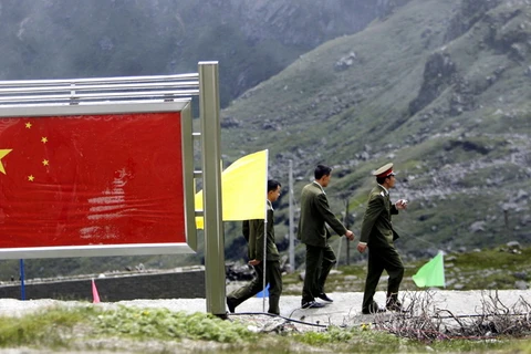  Binh sĩ Trung Quốc tại khu vực Nathu La, biên giới Ấn Độ - Trung Quốc ngày 5/7/2006. (Nguồn: AFP/TTXVN)