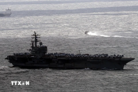 Tàu sân bay USS Ronald Reagan của Mỹ tham gia một cuộc tập trận chung với quân đội Hàn Quốc tại khu vực cảng Busan, Hàn Quốc ngày 21/10/2017. (Nguồn: Yonhap/TTXVN)