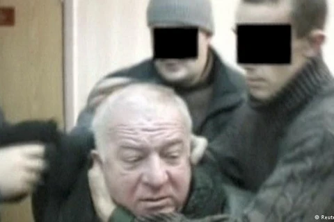 Cựu điệp viên Nga Sergei Skripal bị bắt bên ngoài nhà của ông vào năm 2004. (Nguồn: Reuters)