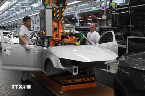 Một phân xưởng lắp ráp tại nhà máy sản xuất ô tô Audi ở Ingolstadt, miền nam nước Đức. (Nguồn: AFP/TTXVN)
