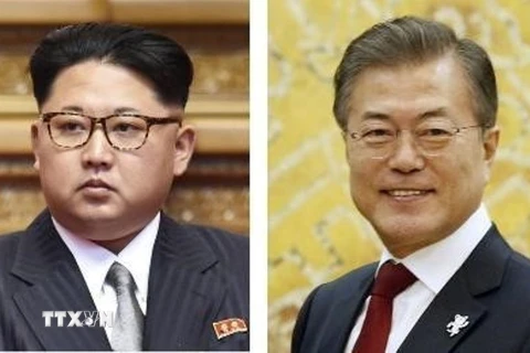 Tổng thống Hàn Quốc Moon Jae-in (phải) và nhà lãnh đạo Triều Tiên Kim Jong-un. (Nguồn: Kyodo/TTXVN)