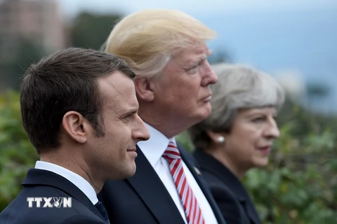 Tổng thống Donald Trump (giữa), Tổng thống Pháp Emmanuel Macron (trái) và Thủ tướng Anh Theresa May (phải). (Nguồn: AFP/TTXVN)